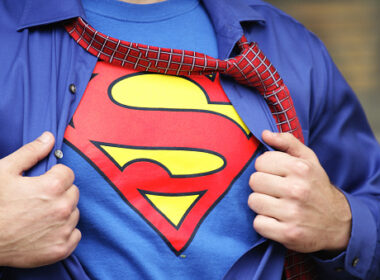superman ruba a scuola